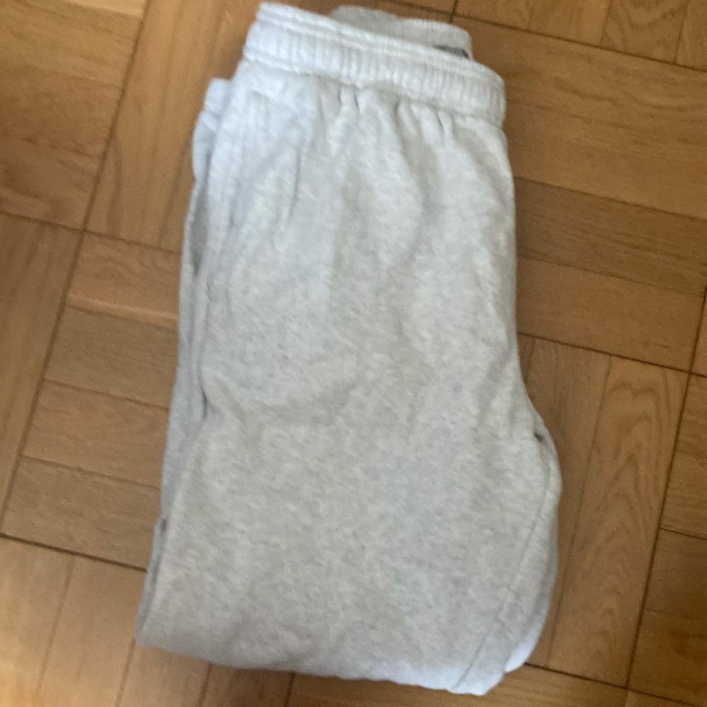 grey sweatpants